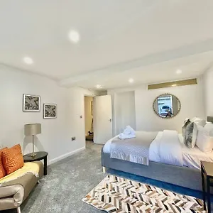 By The Flat Accommodating 5 Guests Brighton